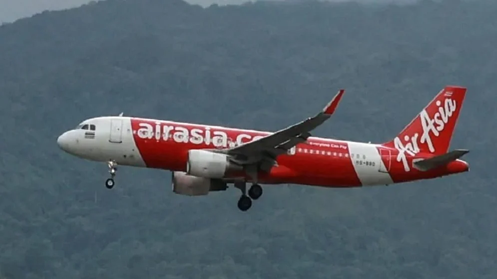 মাঝ আকাশে বিমানের ইমার্জেন্সি দরজা খোলার চেষ্টা, গ্রেফতার যাত্রী