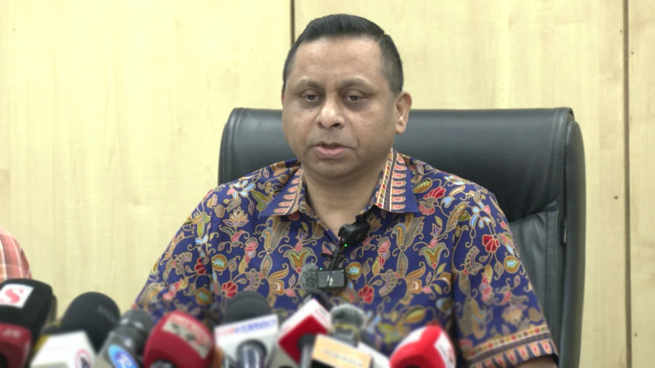 সরানো হলো ডিবি প্রধানকে