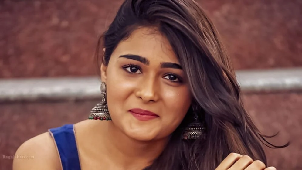 ‘পোশাক বদলের সময় পরিচালক ঢুকে পড়েন’