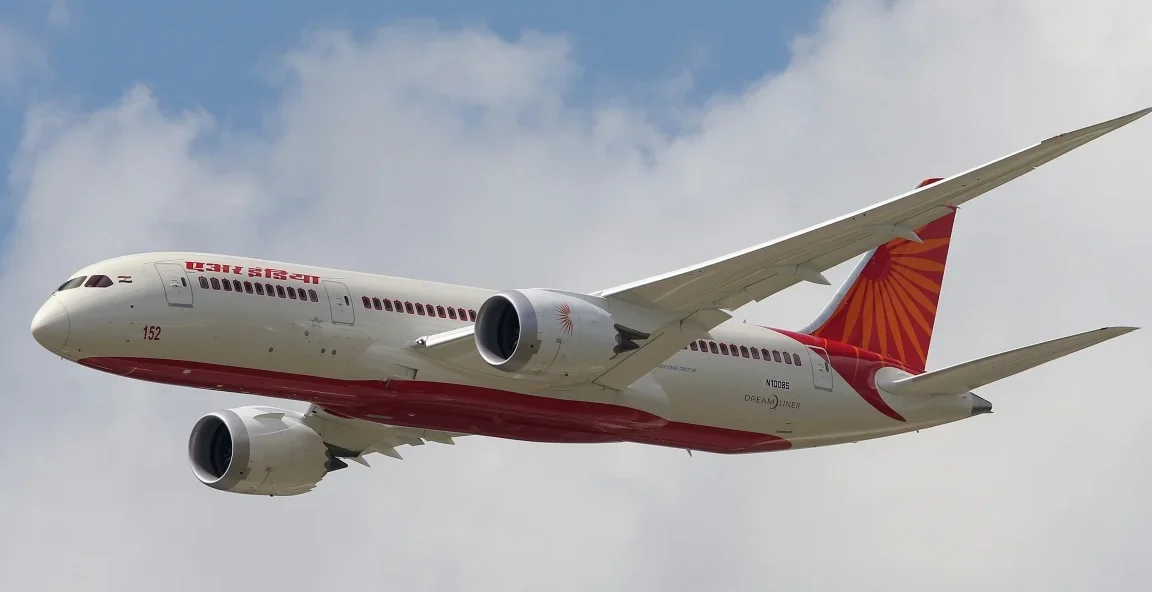 180 passengers of biman narrowly escape with their lives