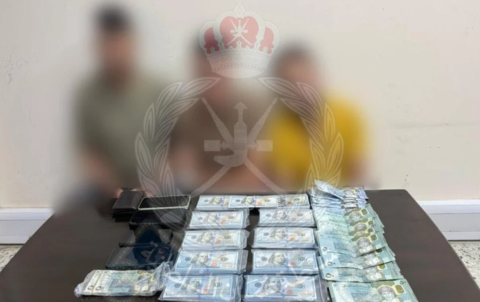 4 arrested for spreading fake currency in oman