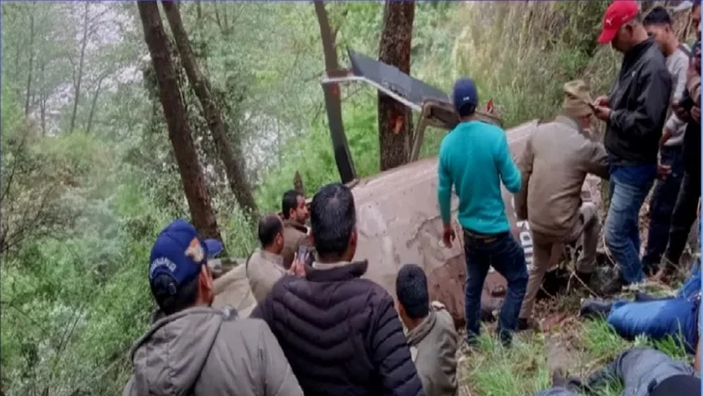 5 killed in helicopter crash in india