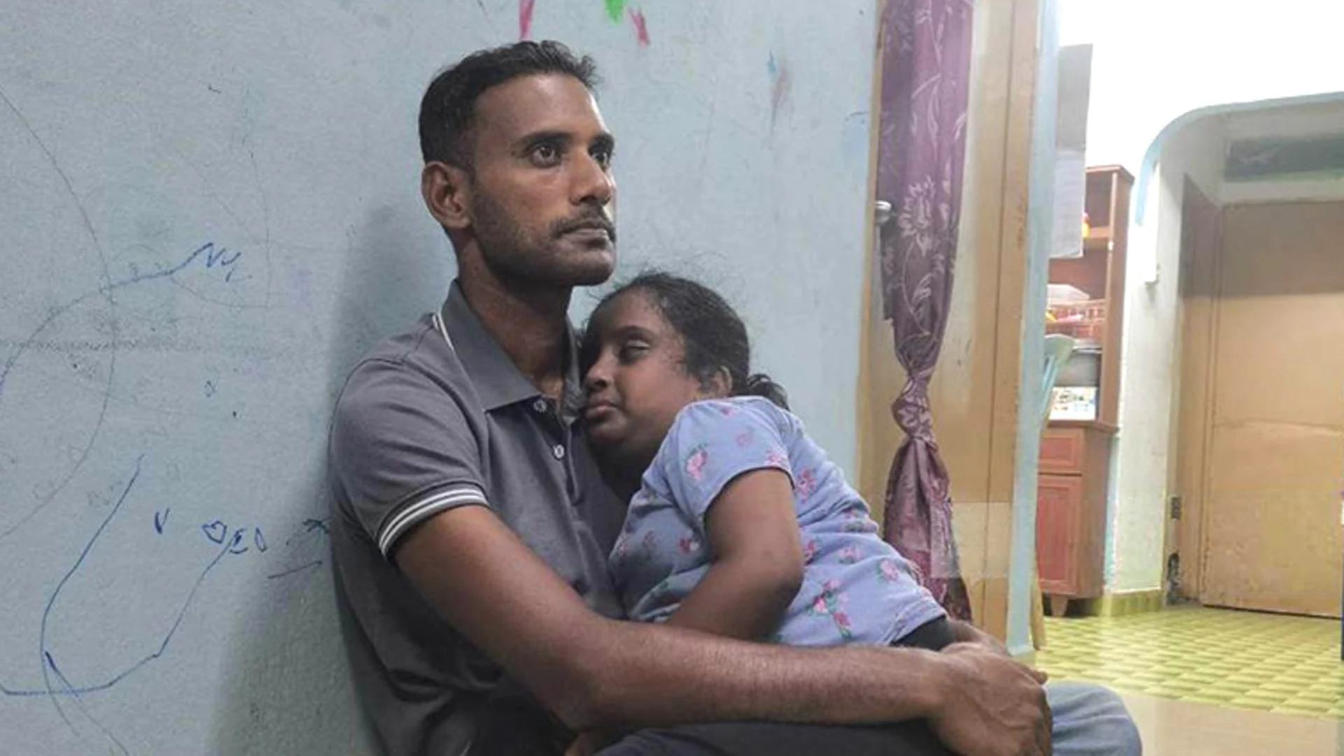 A bangladeshi man in trouble with his daughter who lost her mother in malaysia