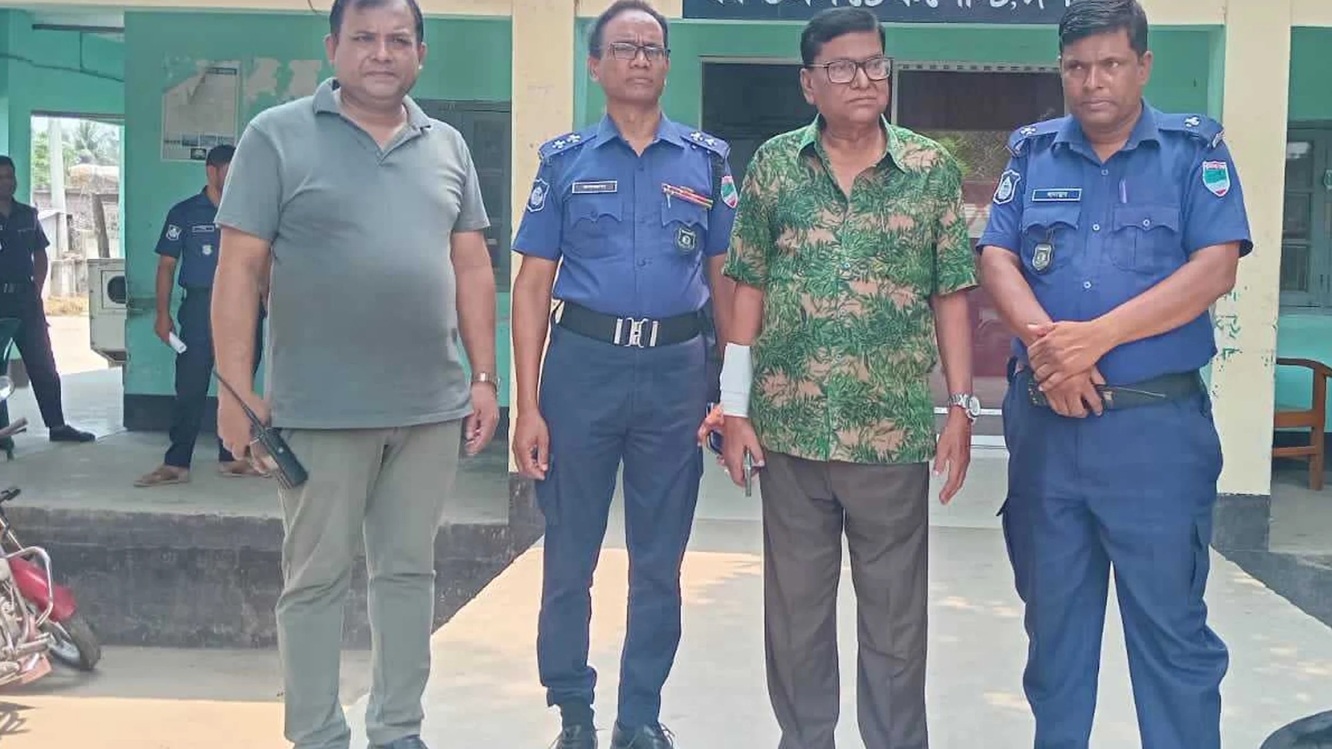 Awami league leader arrested while fleeing to india