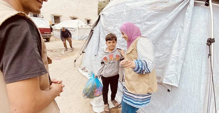 Bangladeshis are putting food in the mouths of hungry palestinians