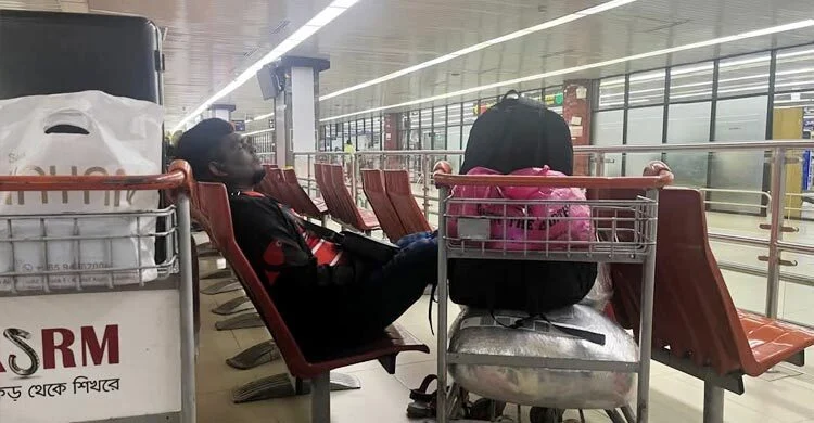 Even if the country's fortunes change, the fortunes of the expatriates do not.