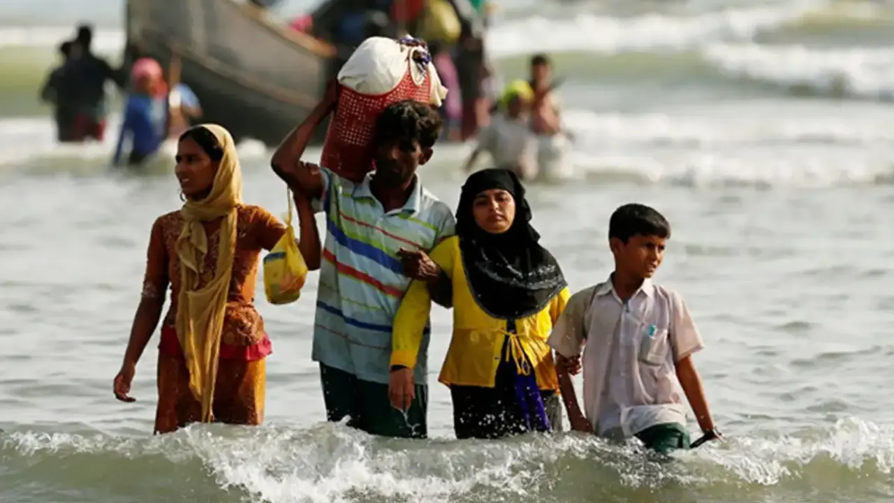 India throws 40 rohingyas into the sea