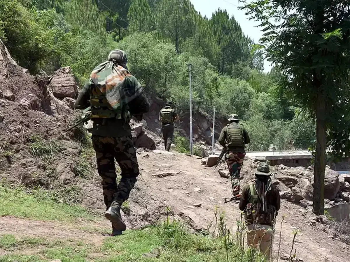 Indian soldiers fled by waving 'white flags' at the border!
