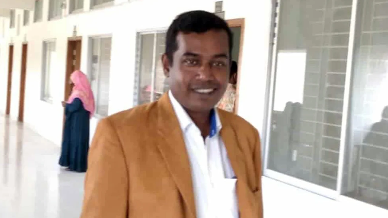 Jubo league leader arrested from bnp leader's house