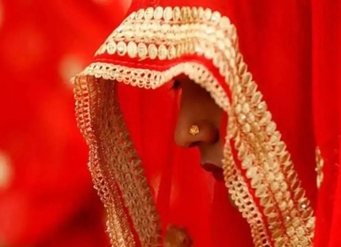 Married at night, bride runs away with husband's money and jewelry in the morning