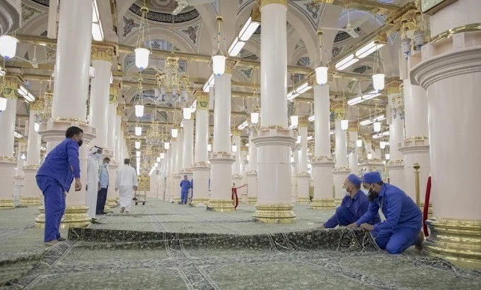 Modern technology, chipped carpets installed in masjid e nabawi
