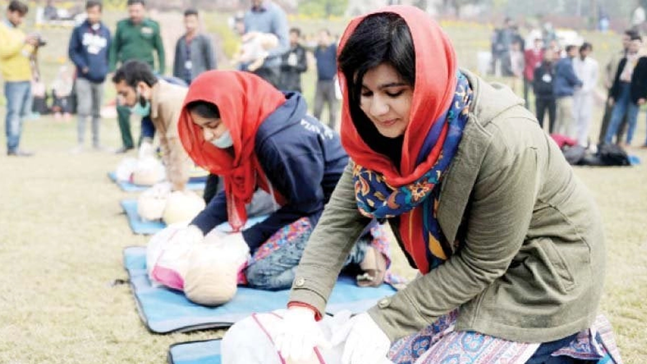 Pakistani girls are also preparing to take the field against india!