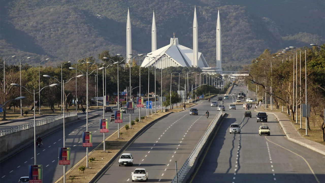 Schools in islamabad punjab closed, people told to stay home