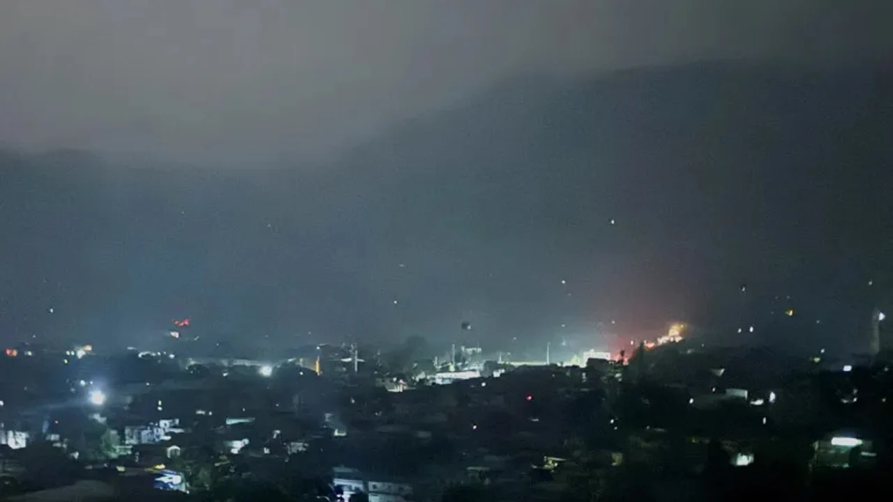 Two bangladesh bound flights return midway after indian attack on pakistan