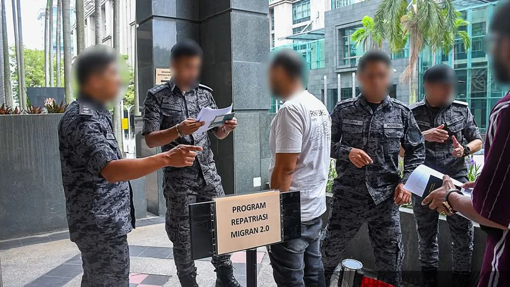 Voluntary return from malaysia begins with fine