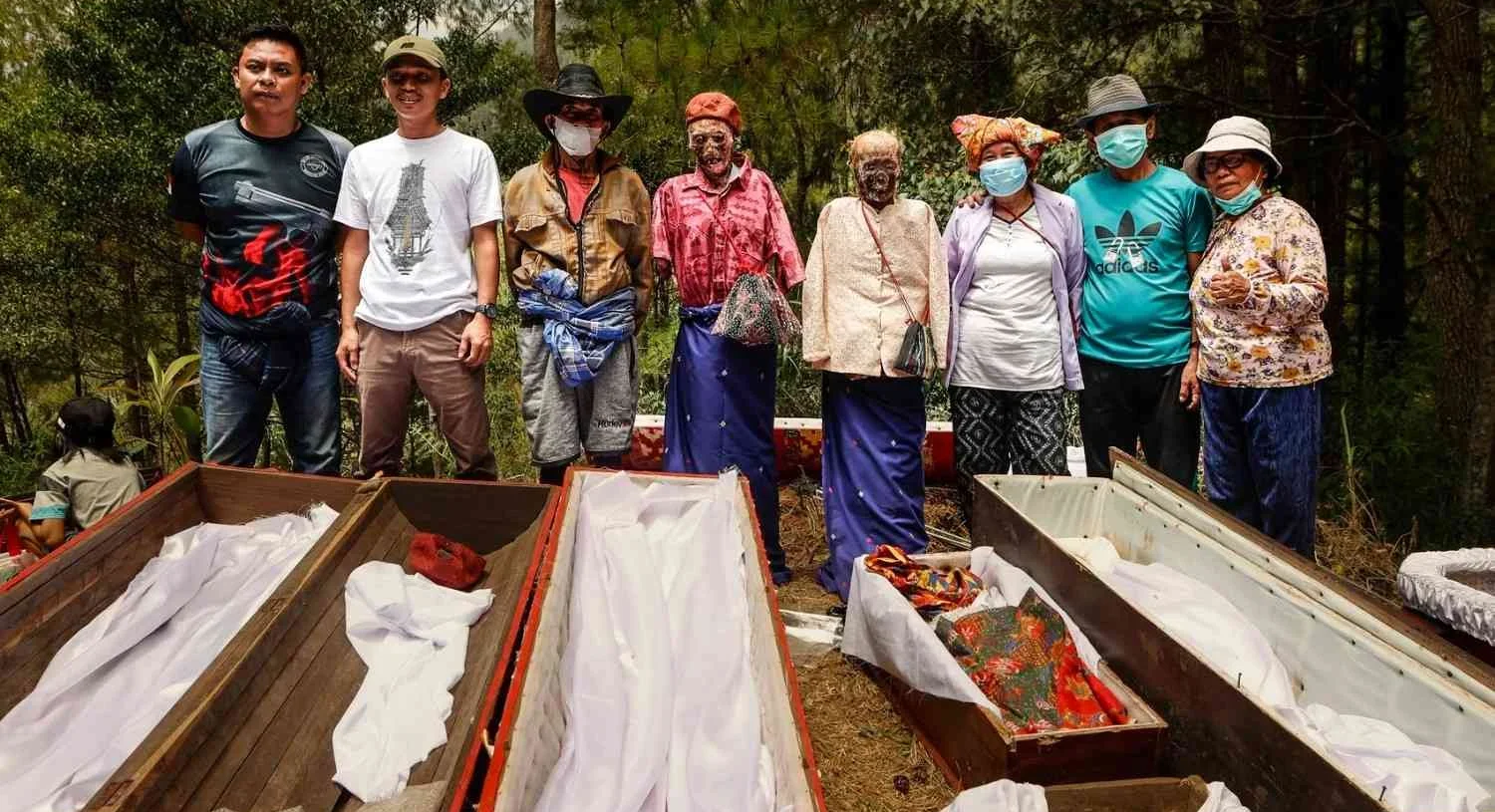 1126torajaparademaneneaug30 copy