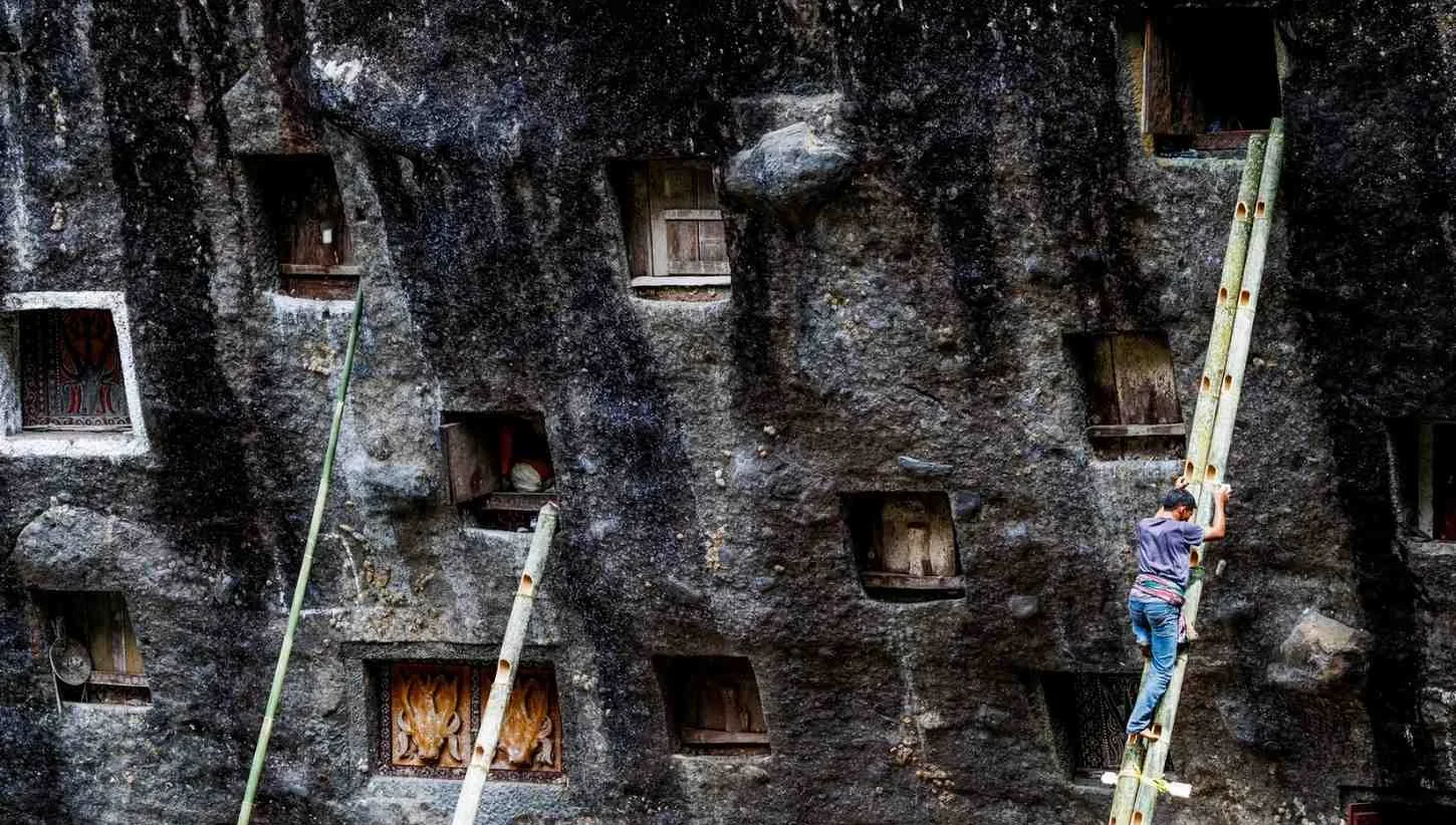 1233torajalocomatasept12 copy