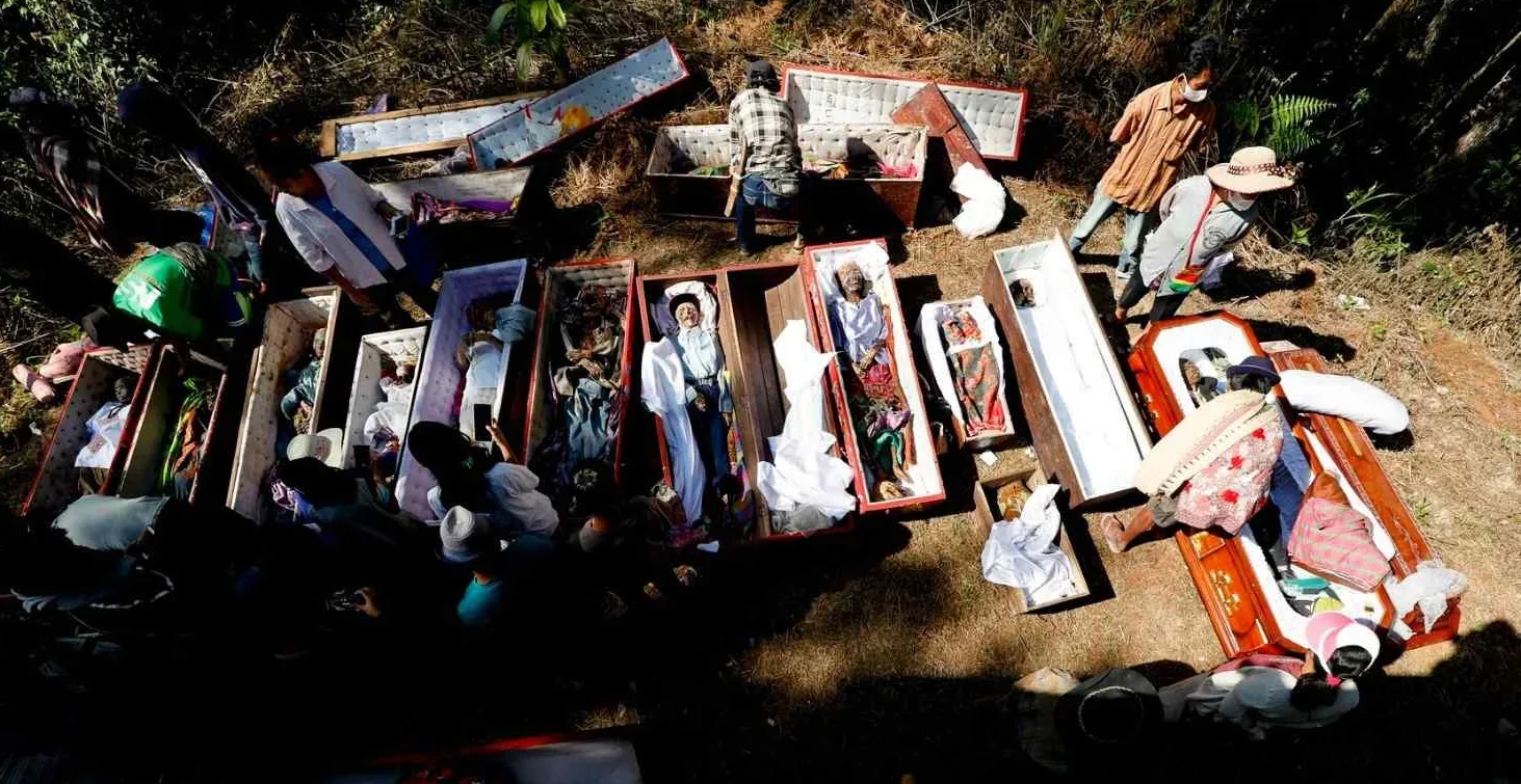 466torajaparademaneneaug30 copy