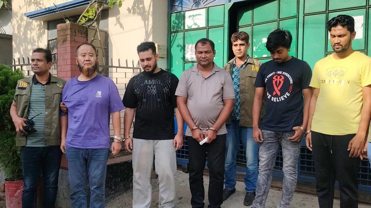 5 fraudsters, including chinese national, arrested for online fraud