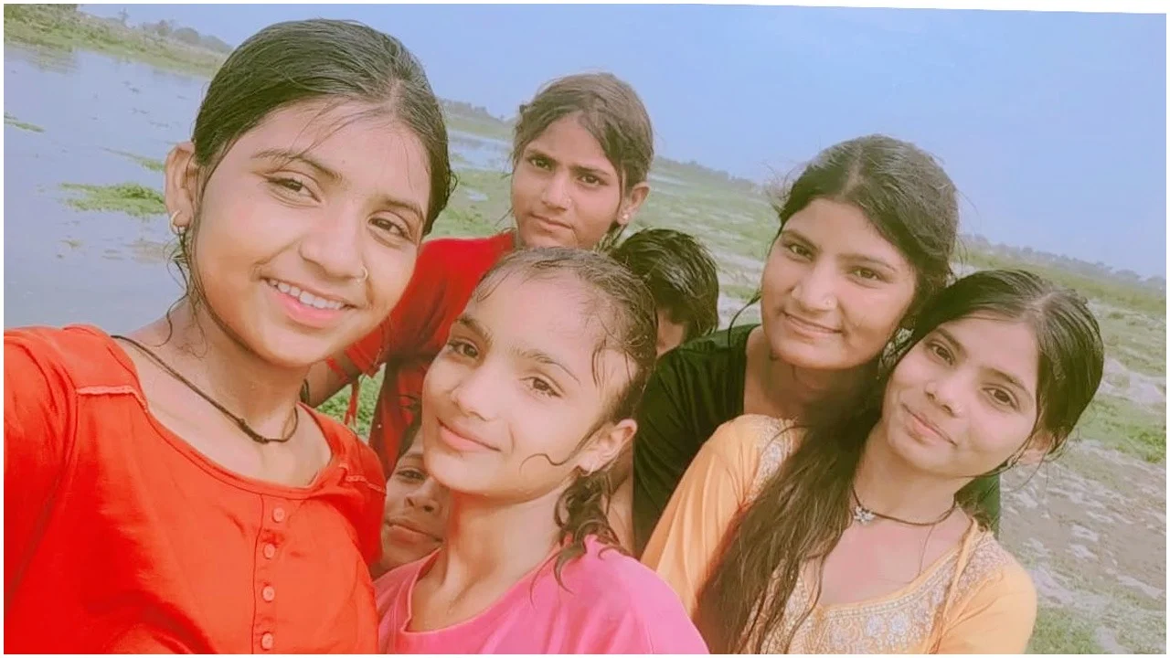 6 teenage girls die in yamuna while making reels