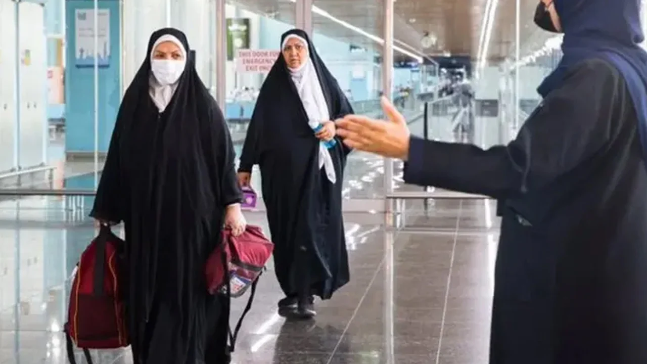 Iranian pilgrims returning home by road due to war