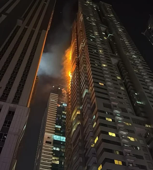 Massive fire breaks out in 67 story building in dubai