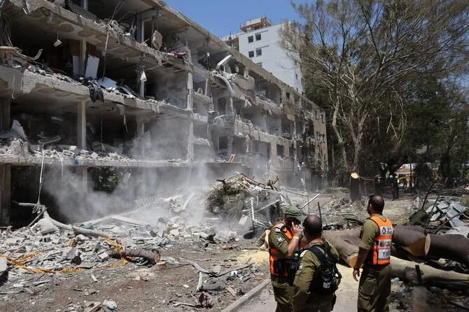 Nonstop sirens sound in israel, massive explosions