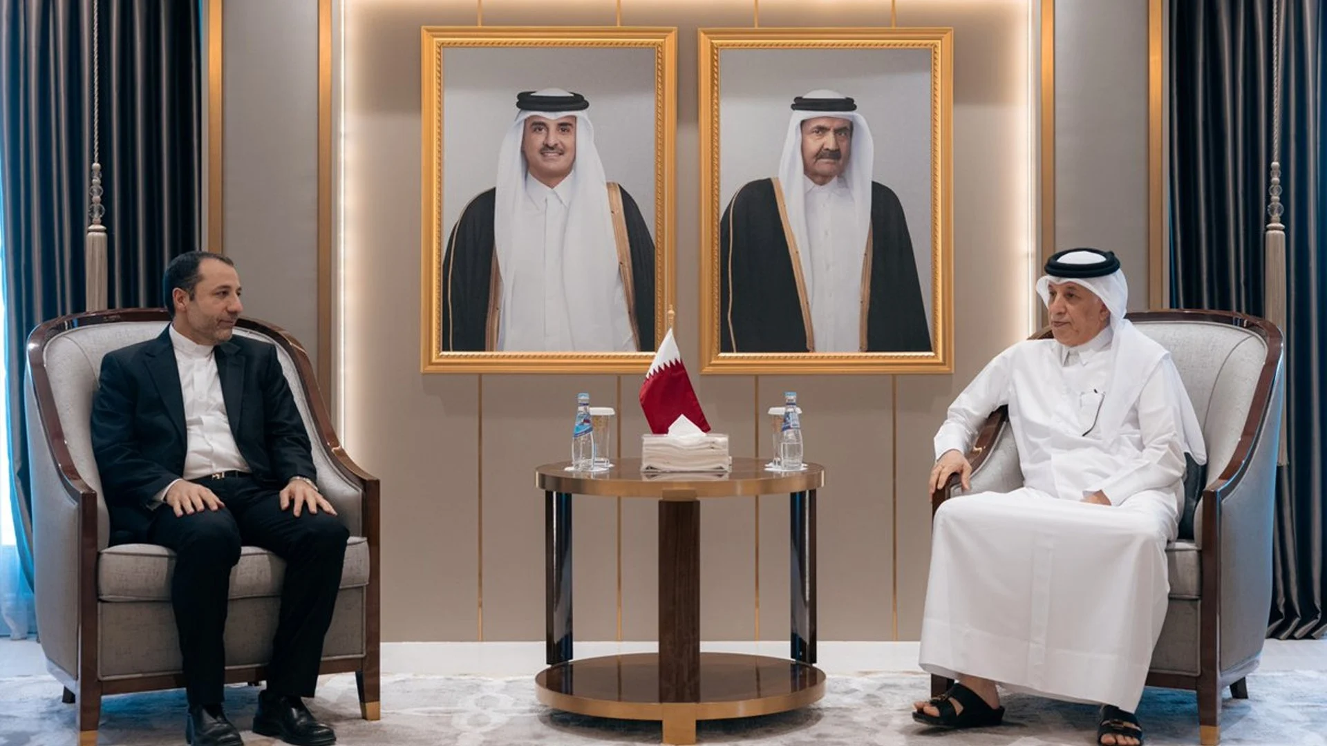 Secret letter from iranian president to qatar's emir