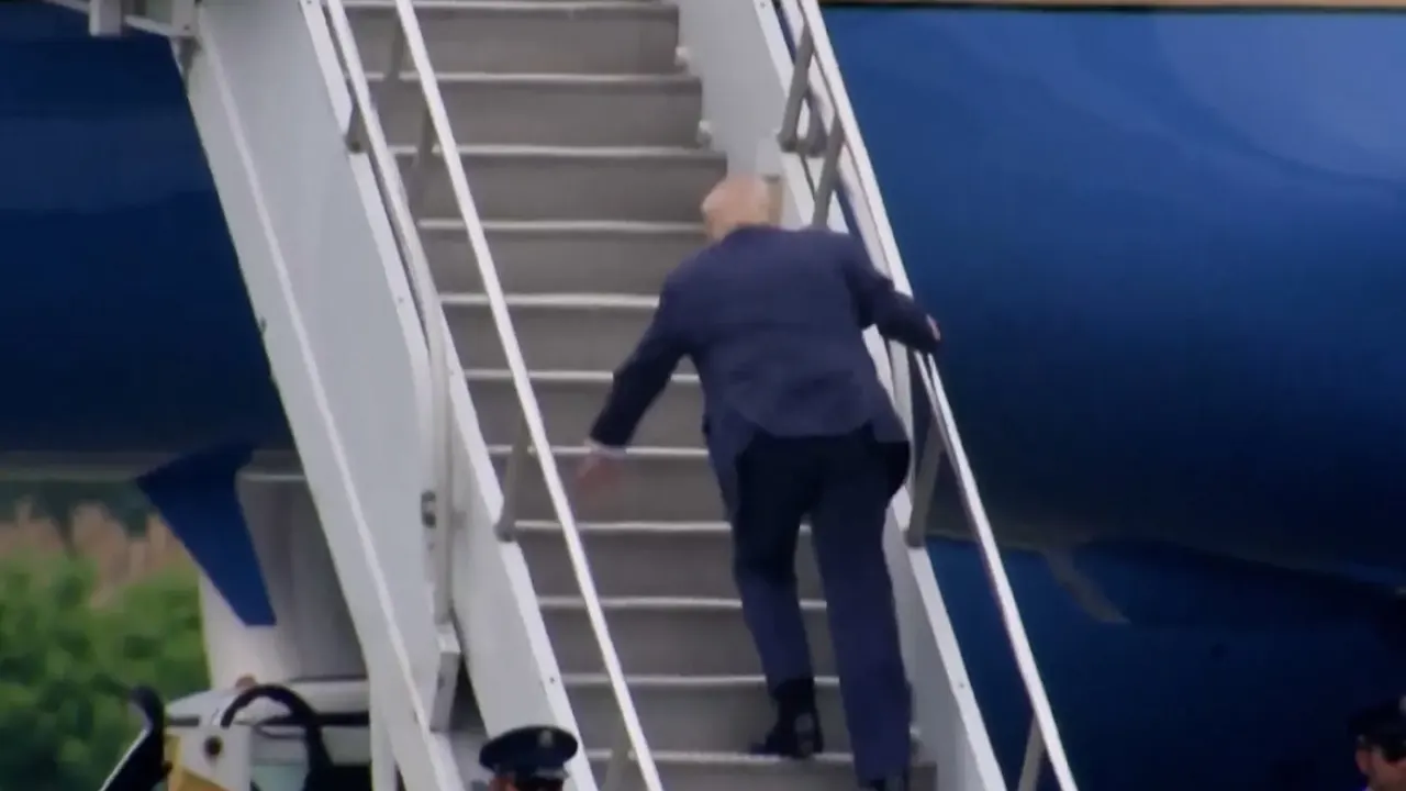 Trump stumbles while boarding a plane