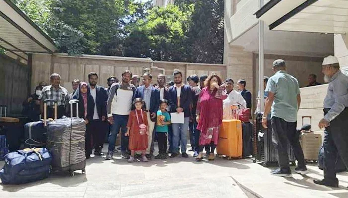 28 stranded bangladeshi expatriates return home from iran