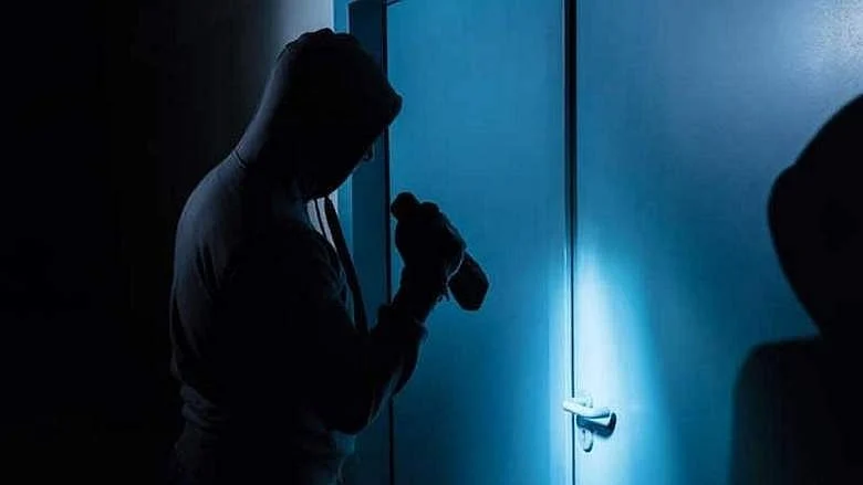 5 men jailed for robbing villa while family was away on vacation