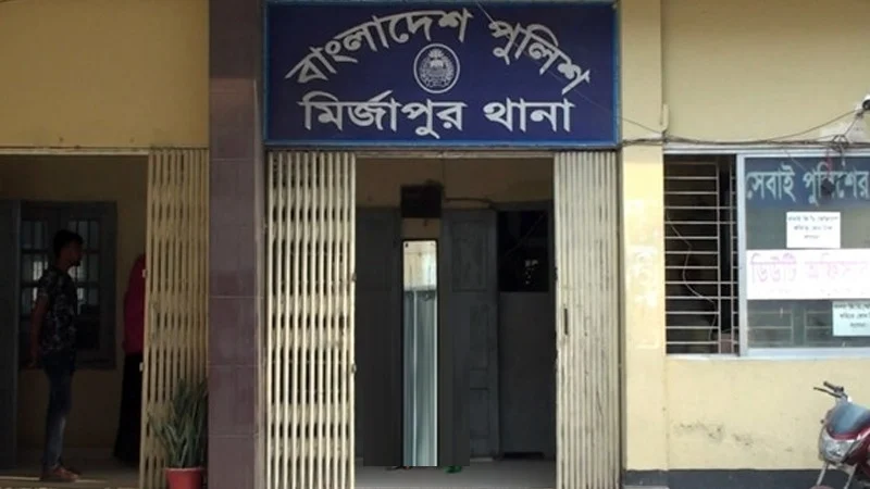 An expatriate's wife was in love with three young men, and was murdered along with a lover!