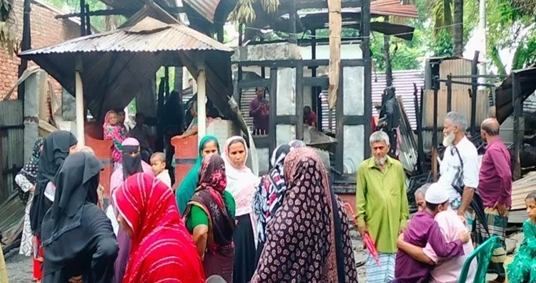 Expatriate's dream home burned to ashes, destitute family left under the open sky