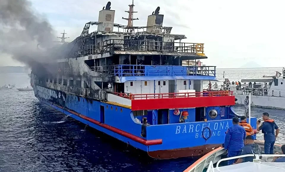 Ferry fire in indonesia 5 dead, 284 passengers rescued