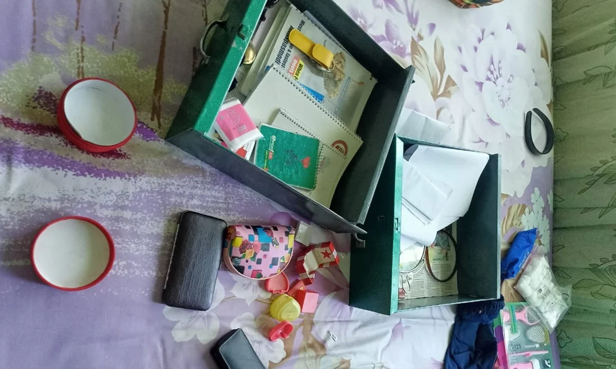 Gold ornaments stolen after breaking the lock of expatriate's wife's house