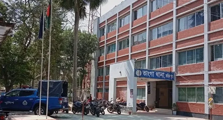 Hanging body of saudi expatriate's wife recovered