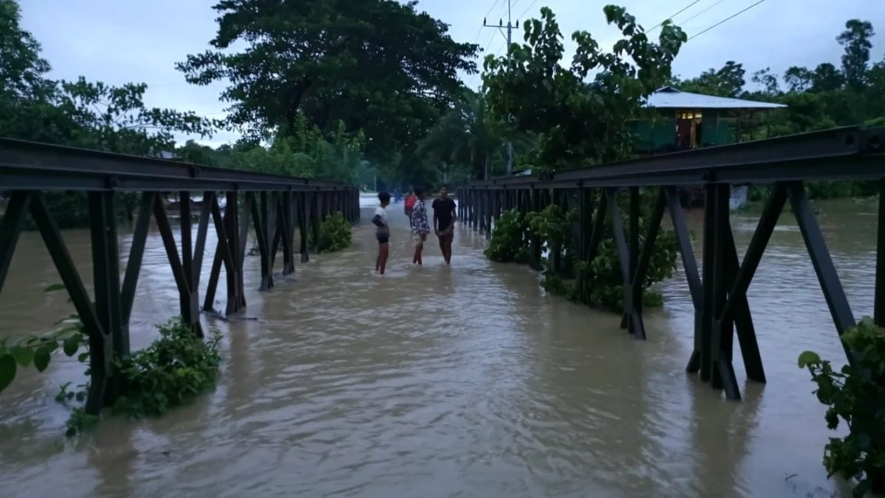 Hundreds of families in shelters, traffic on roads closed