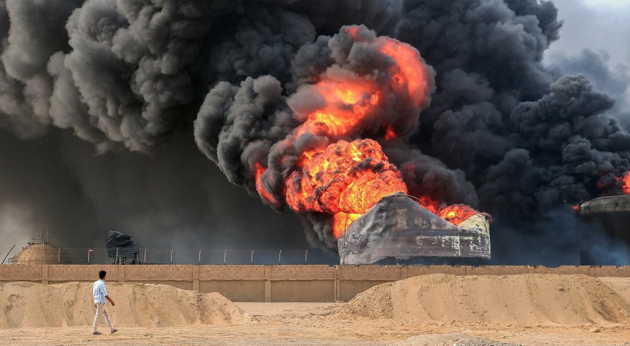 Israeli airstrikes hit yemeni port and power plant