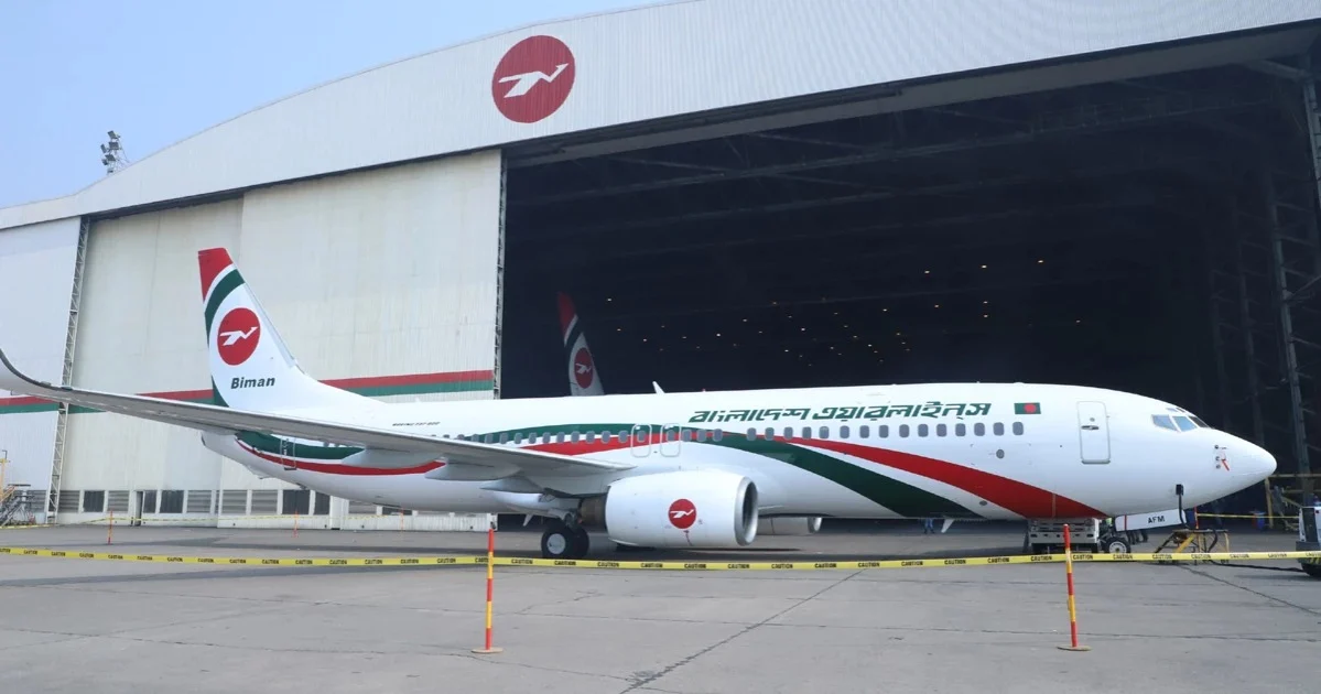 Luggage trolley hits parked boeing plane