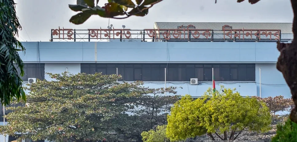 Plane malfunction causes runway at chittagong airport to be closed for 2 hours