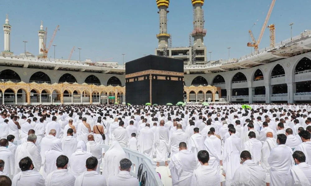 Saudi government suspends licenses of 7 umrah companies over irregularities