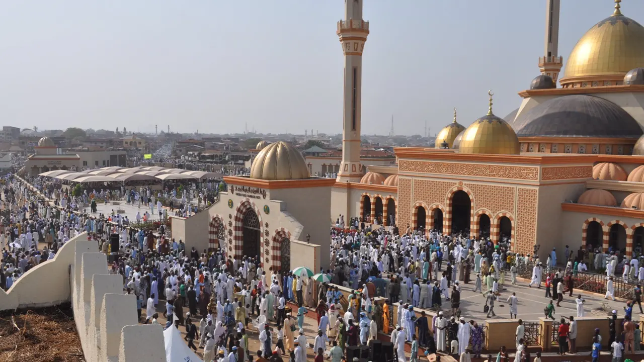 27 killed in mosque attack during fajr prayers