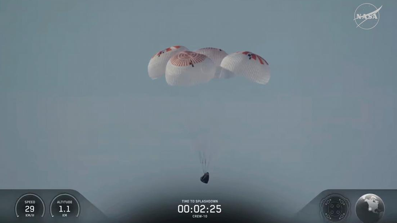 4 astronauts return to earth after 18 hour journey