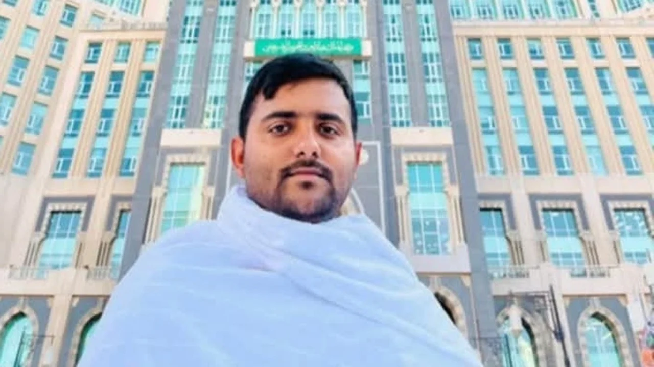 Ashiq could not return to singapore with his wife and children