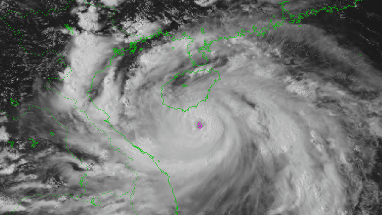 Cyclone approaching, millions of people being evacuated