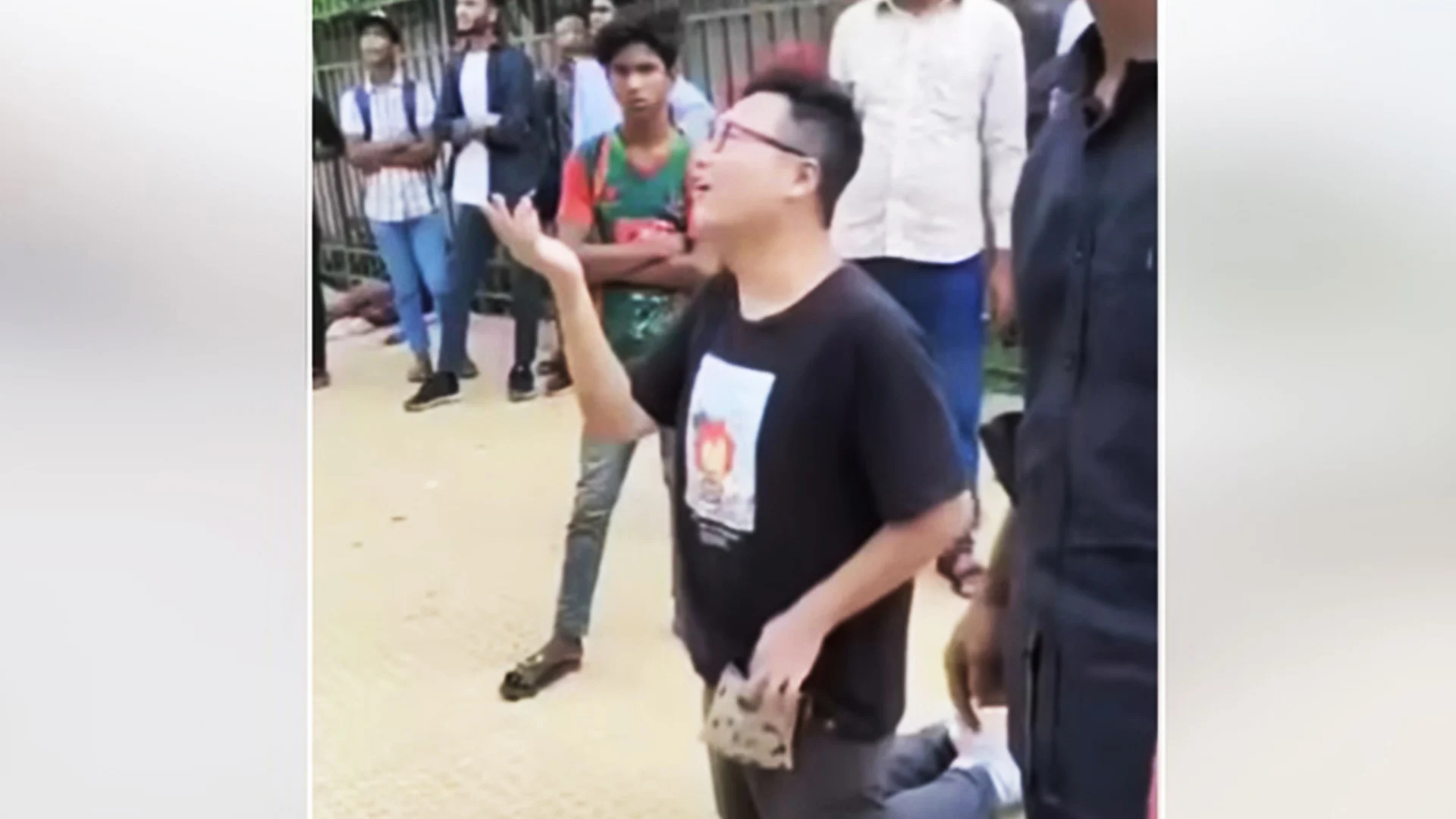 Foreign national 'desperate to get phone back', police say 'search ongoing'