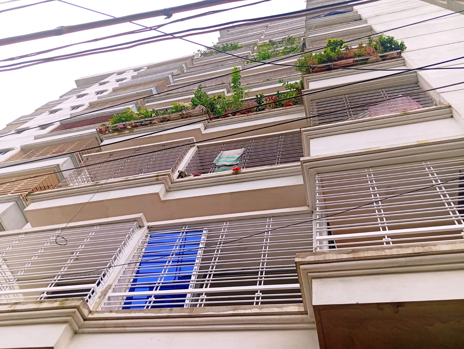 Fully ready flat for sale in banasree, trimohani