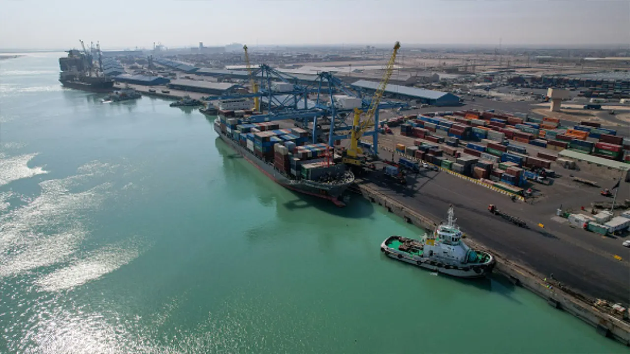 Iraqi navy seizes iranian oil tanker