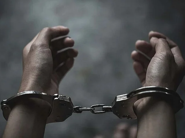 Oman arrests four asian expats over armed robbery at gold shop