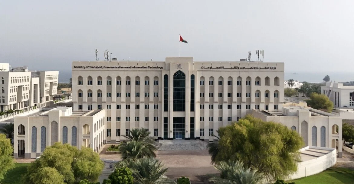 Oman’s transport ministry issues warning against unlicensed ‘elyk taxi’ app